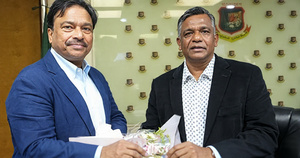 বিসিবি সভাপতি আমিনুল ইসলাম বুলবুল ও সহ-সভাপতি ফারুক আহমেদ