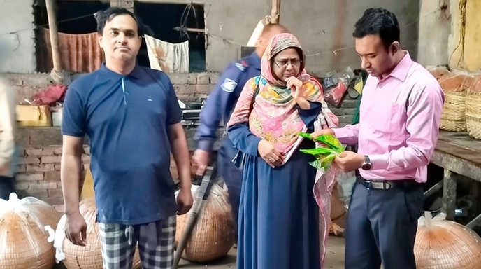 বগুড়ায় ভেজাল সেমাই কারখানায় অভিযান