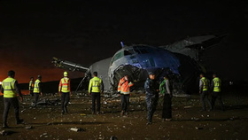 বলিভিয়ায় নোটভর্তি সামরিক বিমান বিধ্বস্ত: মহাসড়কে ১৫ প্রাণহানি, ছড়িয়ে পড়ল বিপুল অর্থ