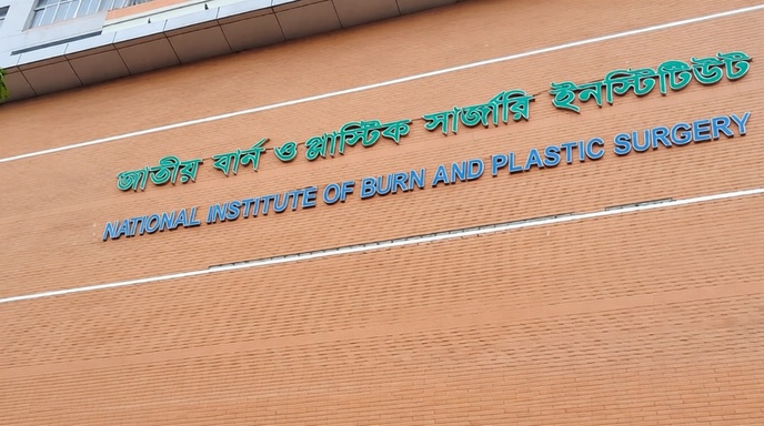 চট্টগ্রামে গ্যাস বিস্ফোরণে প্রাণহানির মর্মান্তিক দৃশ্য।