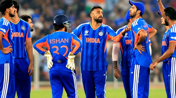 ক্রিকেট ও ফুটবলের সরঞ্জামের ছবি