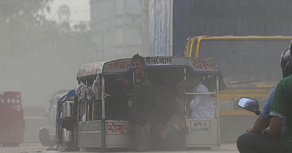 দূষণ-মানচিত্রে শীর্ষে ঢাকা: বিষাক্ত বাতাসে রুদ্ধ হচ্ছে মেগাসিটির নিঃশ্বাস