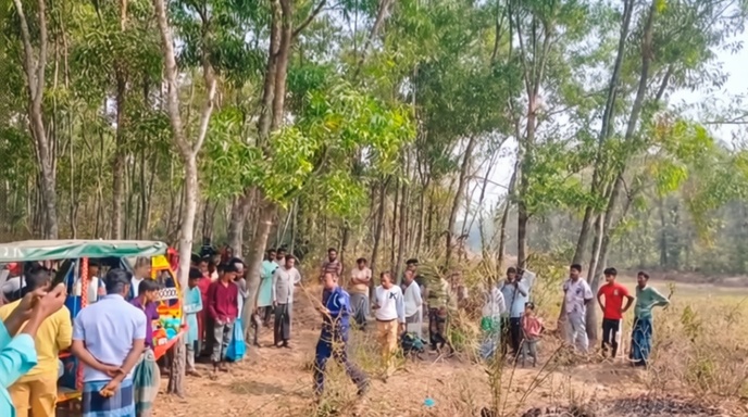শ্রীপুরে বীভৎস হত্যাকাণ্ড: পরিচয় মুছে দিতে যুবকের মরদেহ পুড়িয়ে দিল দুর্বৃত্তরা