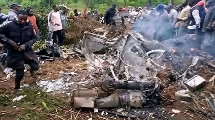 কেনিয়ার হেলিকপ্টার দুর্ঘটনার ধ্বংসাবশেষ