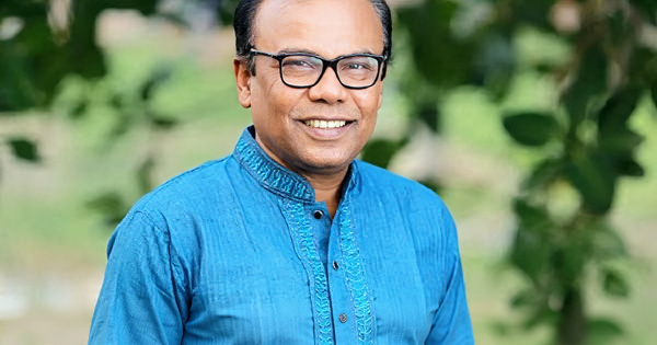 দুই সপ্তাহের রুদ্ধশ্বাস লড়াই শেষে ঘরে ফিরলেন ফজলুর রহমান বাবু