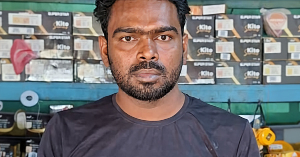 গ্রেপ্তারকৃত অনলাইন জুয়া চক্রের হোতা তুষার ইমরানকে নিয়ে মেহেরপুর ডিবি পুলিশ