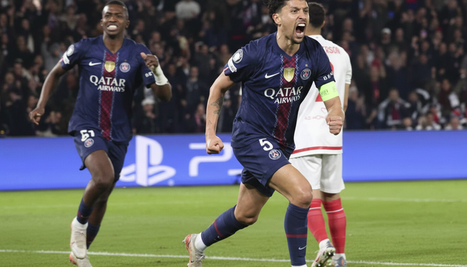 মোনাকোর বিপক্ষে পিএসজির হয়ে গুরুত্বপূর্ণ গোল উদযাপন করছেন মার্কুইনহোস