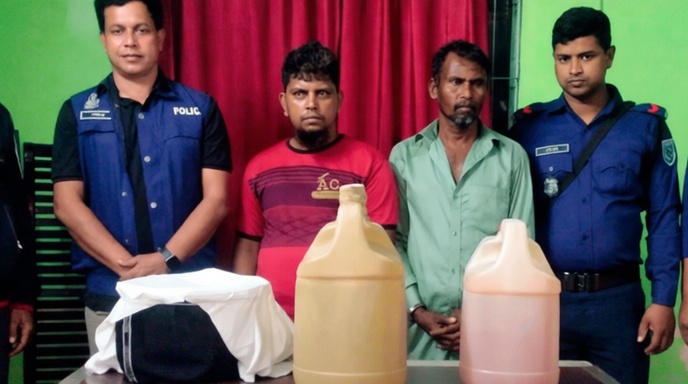 পীরগাছায় পুলিশ কর্তৃক মাদক উদ্ধারের দৃশ্য