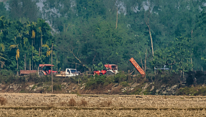 সীমান্তে বিজিবি এবং বিএসএফের পতাকা